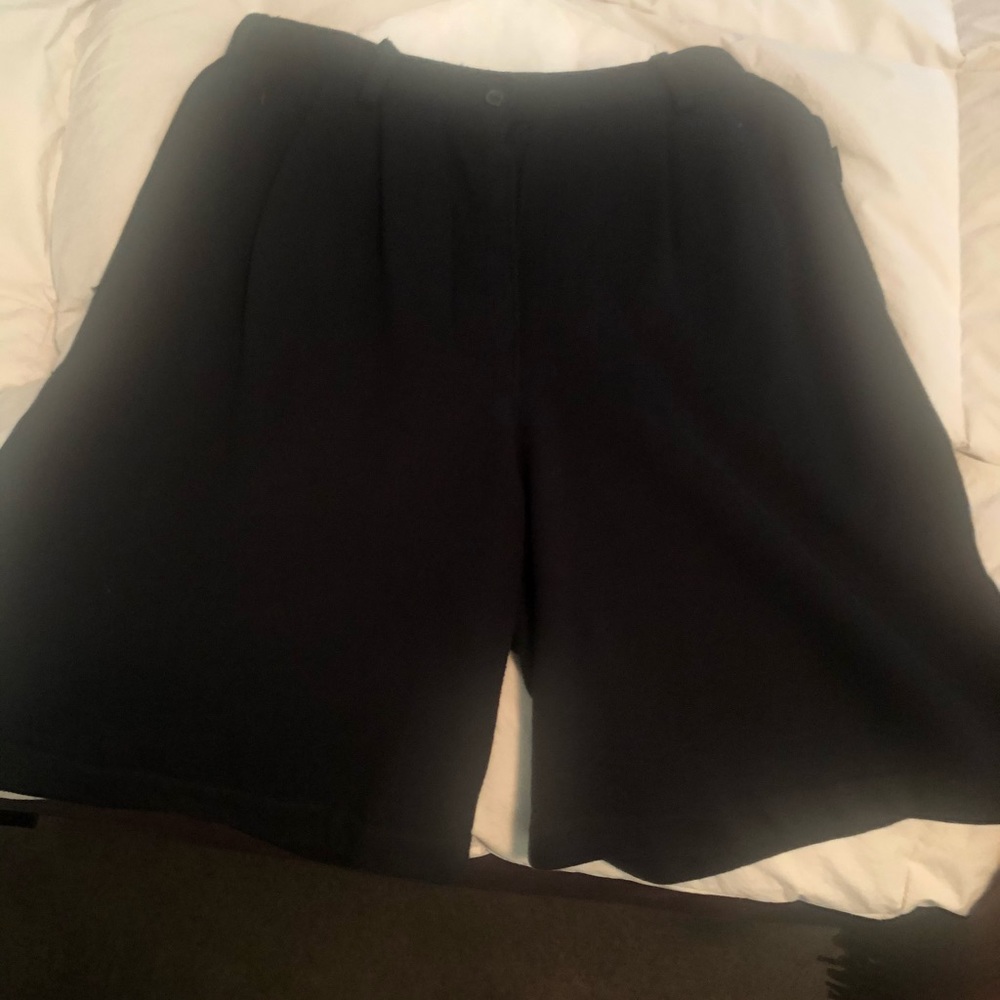 Vintage DKNY Bermuda style shorts!!!